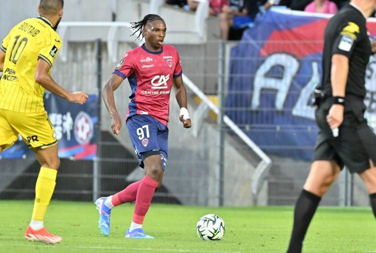 BBC：阿森纳或报价20岁雷恩后卫雅奎特，但取决于是否有后卫离队