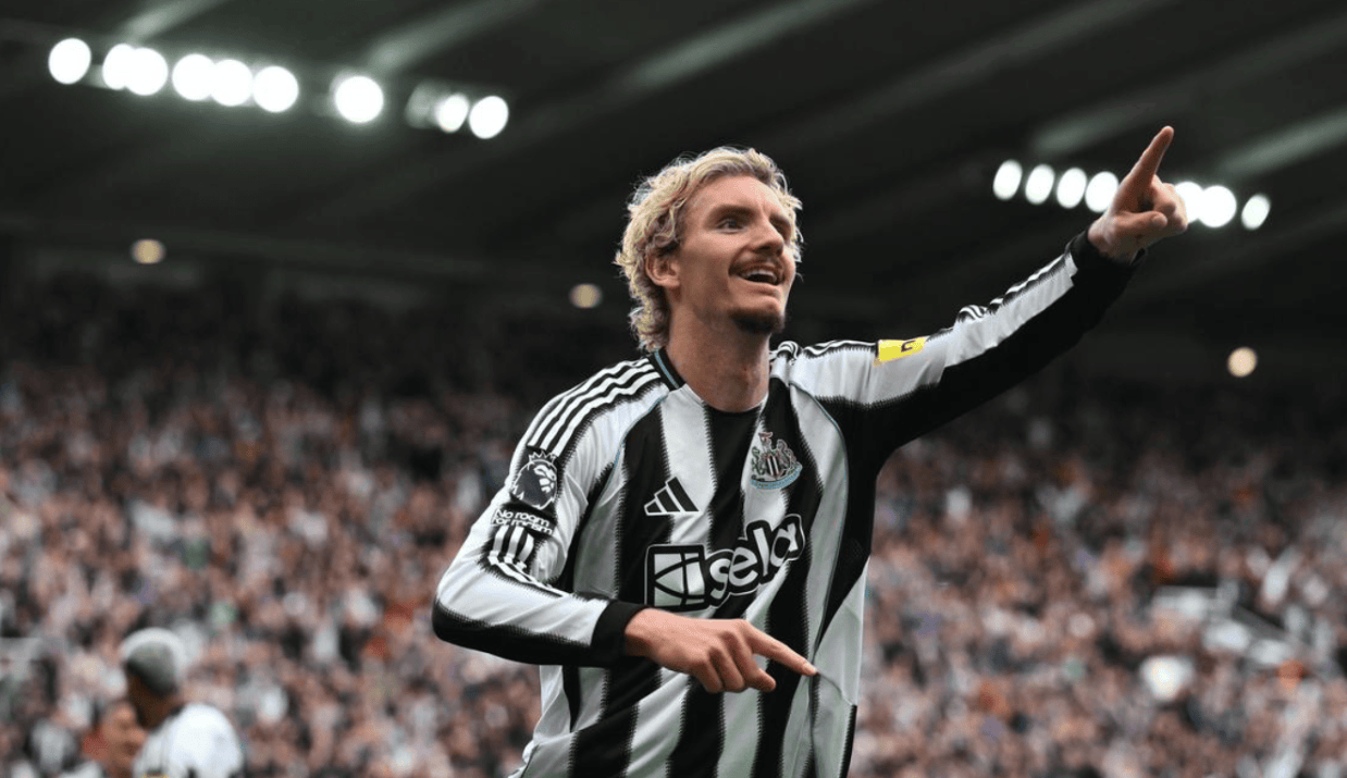 一场1-0，让纽卡收获赛季首胜，降级热门诞生：狼队耻辱4连败